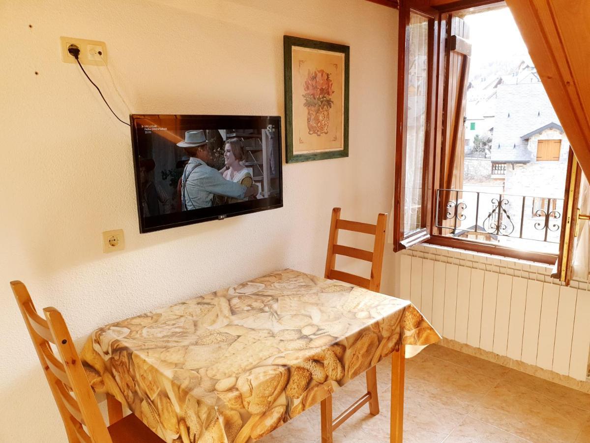 Apartamentos Casa Patro Tramacastilla de Tena Kültér fotó