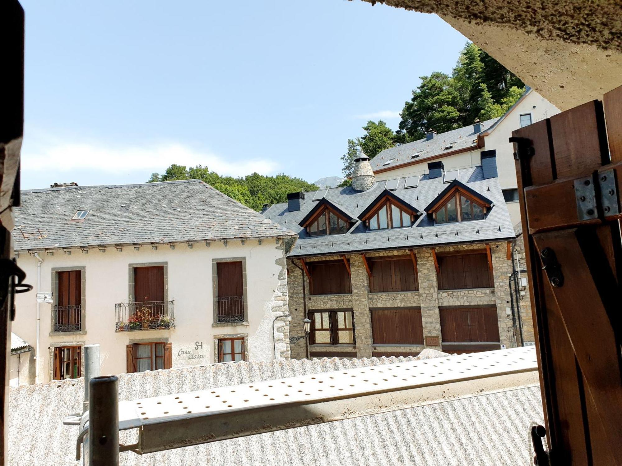 Apartamentos Casa Patro Tramacastilla de Tena Kültér fotó
